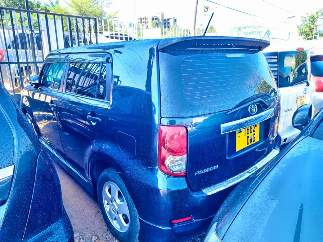 TOYOTA RUMION