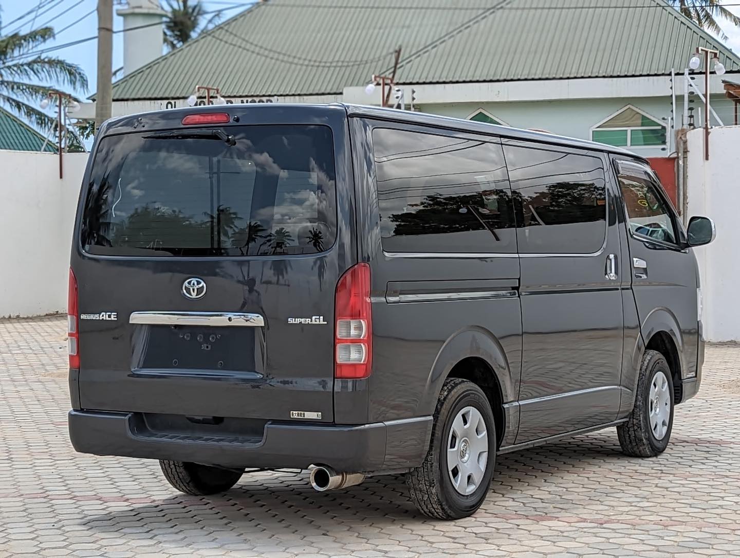 TOYOTA HIACE