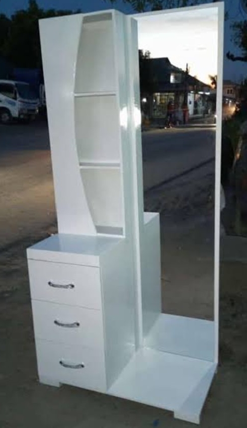 Dressing table
